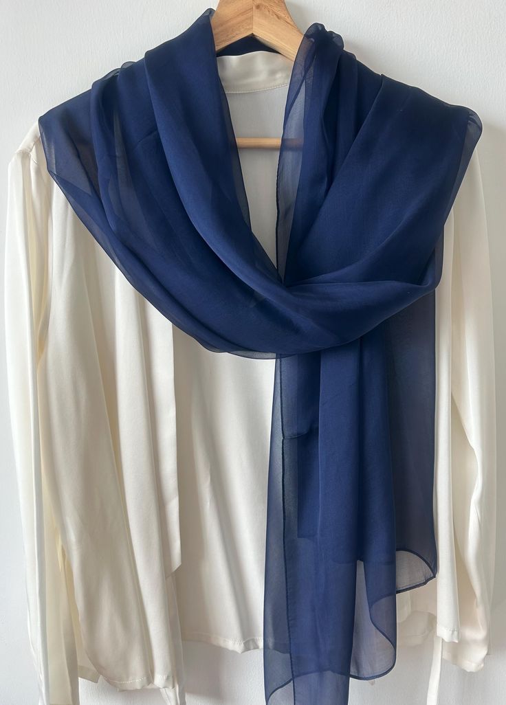 Super Yarn Shawl - Peak Elegance with Exclusive Offer, شال سوبر نخ - ذروة الأناقة بخصم استثنائي