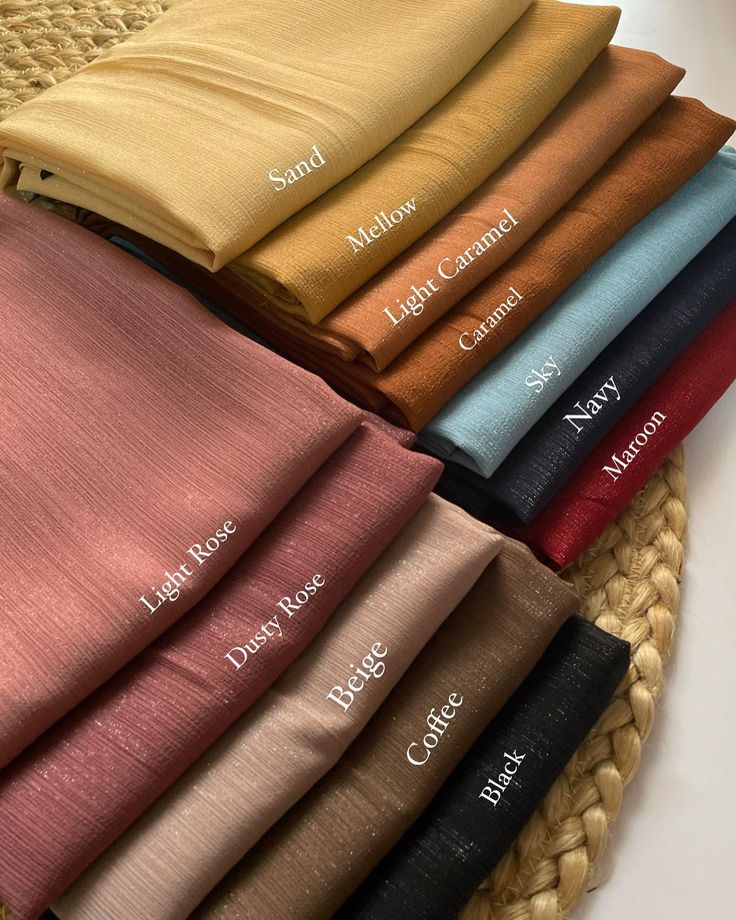 Super Yarn Shawl - Peak Elegance with Exclusive Offer, شال سوبر نخ - ذروة الأناقة بخصم استثنائي