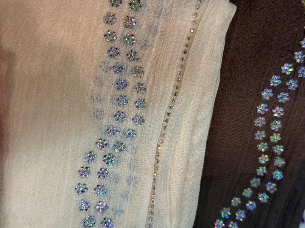 Super Yarn Shawl - Peak Elegance with Exclusive Offer, شال سوبر نخ - ذروة الأناقة بخصم استثنائي