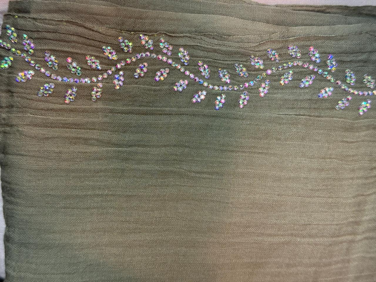 Super Yarn Shawl - Peak Elegance with Exclusive Offer, شال سوبر نخ - ذروة الأناقة بخصم استثنائي
